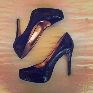 BCBGeneration Black Snakeskin Pump
